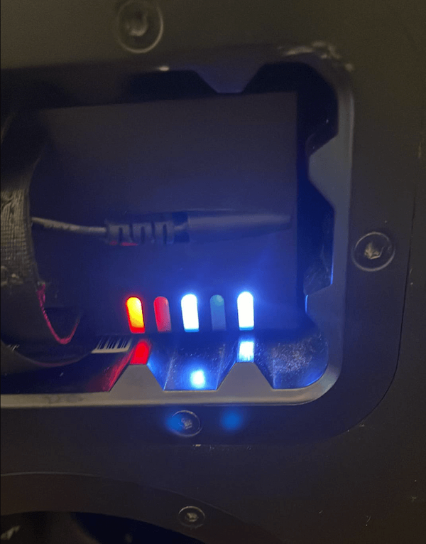 Soundboks batteri lyser rødt